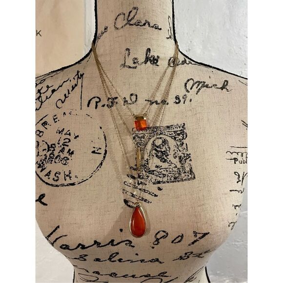 Triple strand, gold and orange stone necklace - Picture 11 of 11